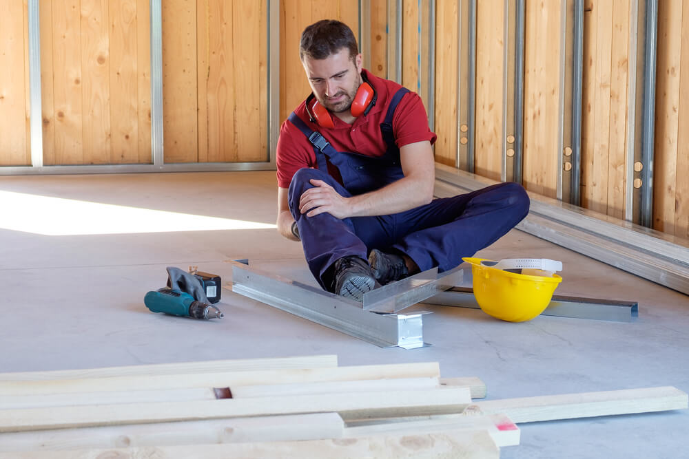 Four work-related injuries that physical therapists treat common workplace injuries Four work-related injuries that physical therapists treat