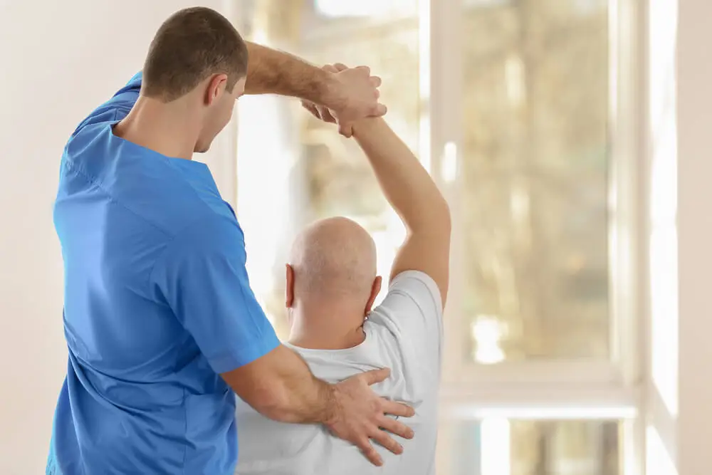 What can a physical therapist do for arthritis?