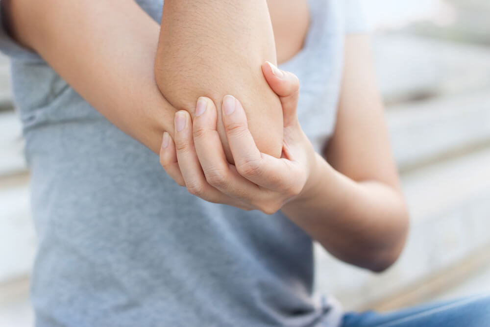 Sleeping with tennis elbow and other tips for getting by while recovering