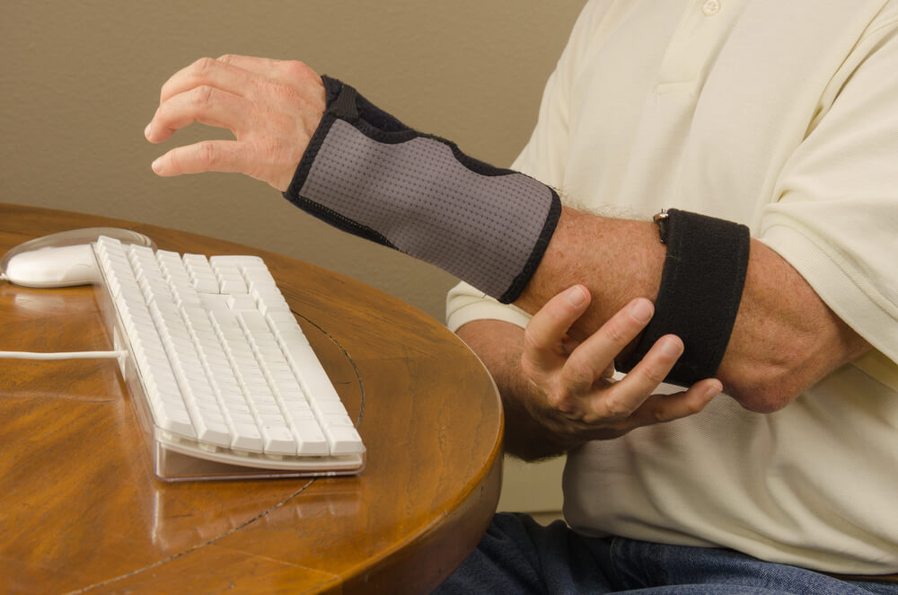 Three options to treat wrist pain from bending or pressure shutterstock 288661940 Three options to treat wrist pain from bending or pressure