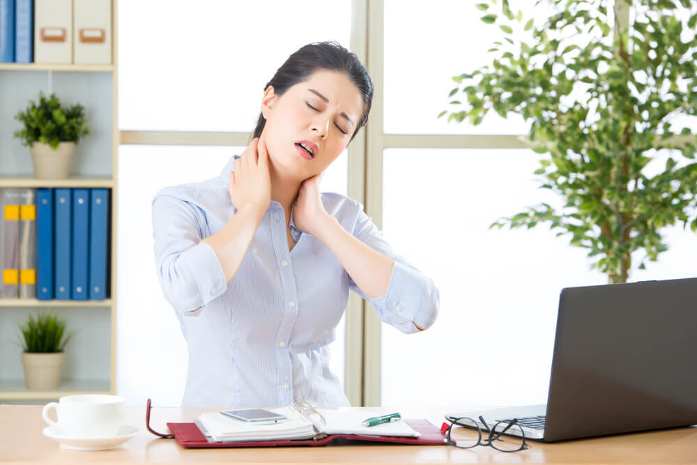 Why does it hurt to turn my neck? shutterstock 443695903 Why does it hurt to turn my neck?