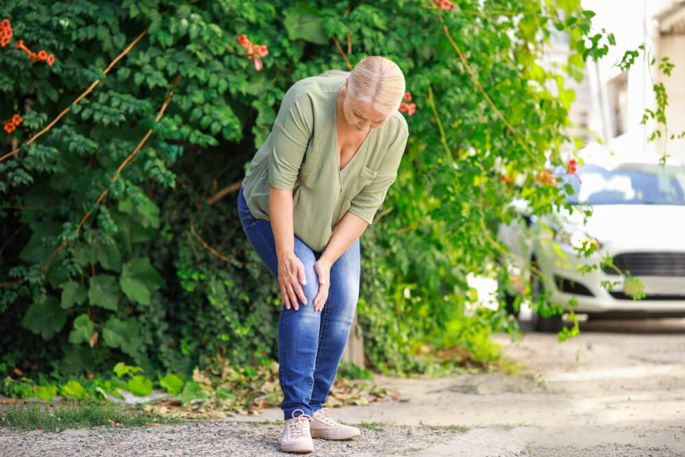 Is it arthritis if my knee hurts when straight but not when bent?