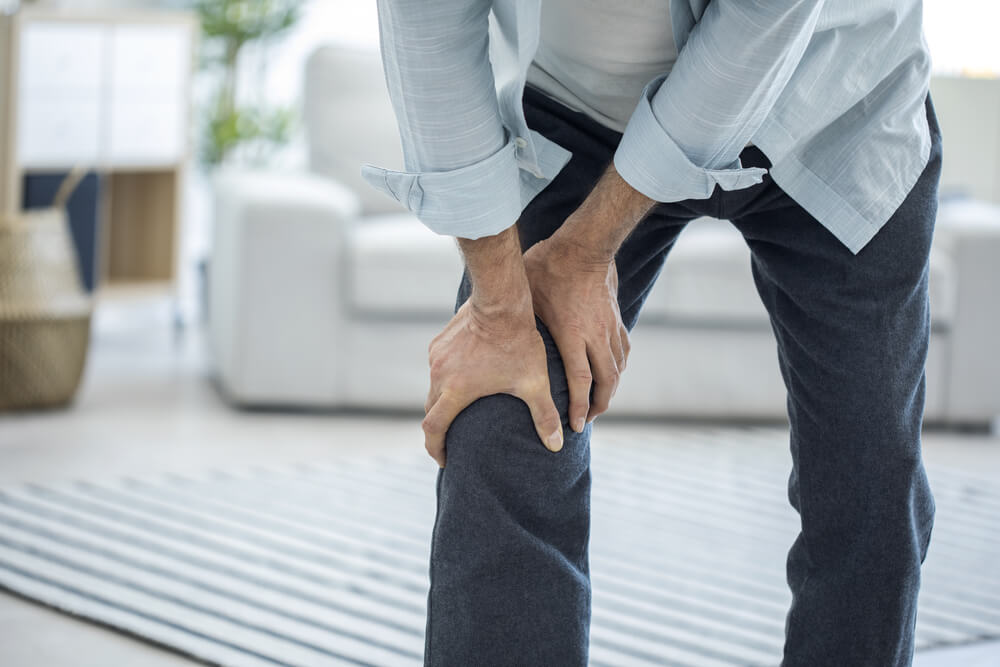 Is my knee injured if it hurts when straight but not when bent? shutterstock 682004629 Is my knee injured if it hurts when straight but not when bent?