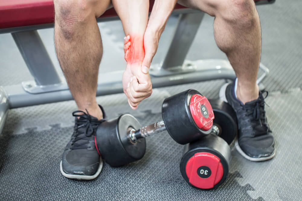 What causes wrist pain from lifting?