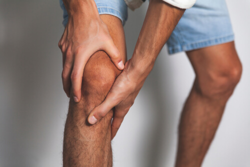Should I be concerned about a loud pop in the knee followed by pain? shutterstock 1136101151 Should I be concerned about a loud pop in the knee followed by pain?