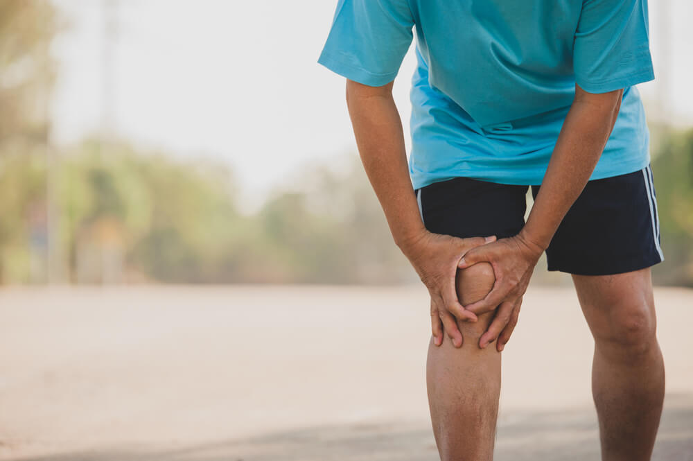 Sharp pain in your kneecap? 4 issues that might be behind your pain