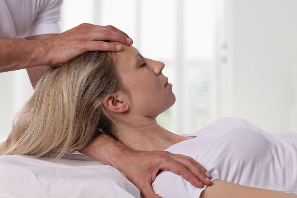 Three types of stiff neck treatment your physical therapist may use