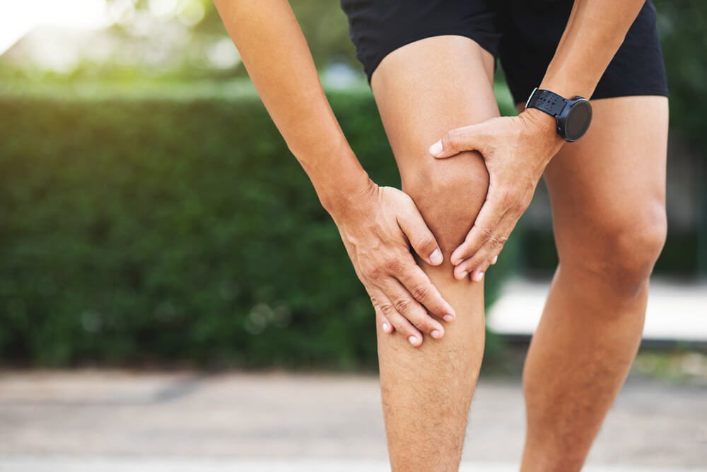 What causes the crunching sound in your knee and is physical therapy the answer?