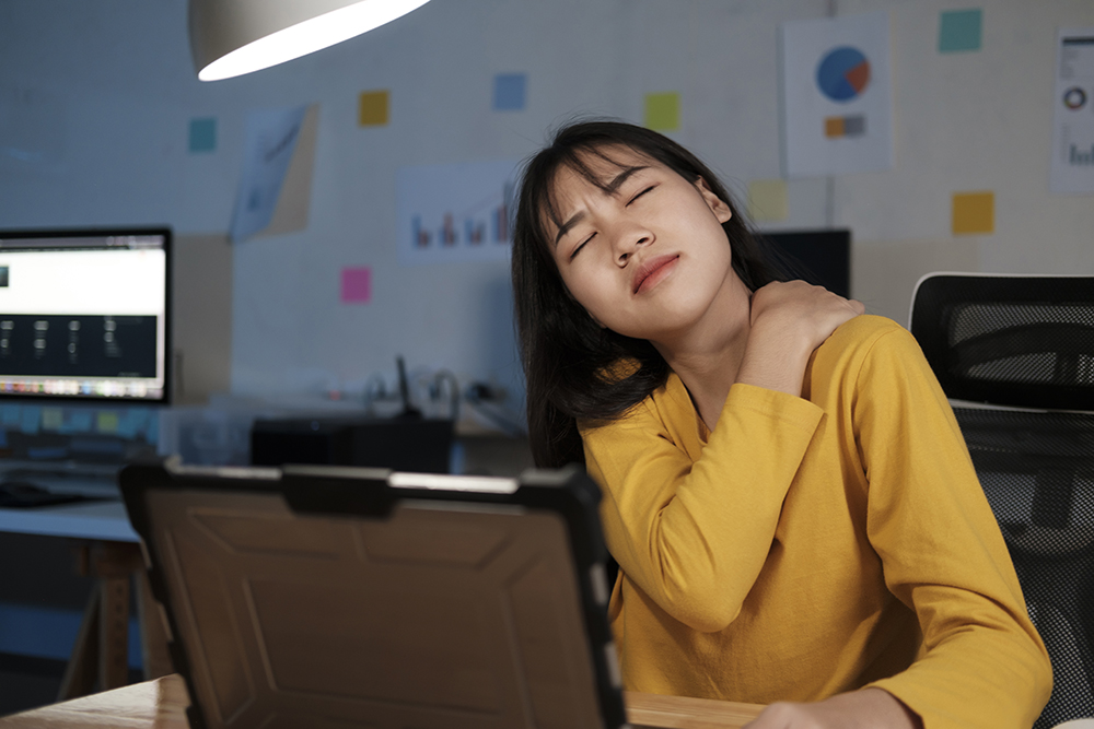 5 feasible explanations for that burning sensation in your neck and shoulder